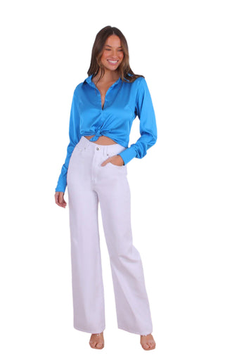 White denim high waisted jeans with pockets.