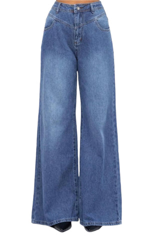 Blue denim jeans with a high waist, side pockets and a wide leg.